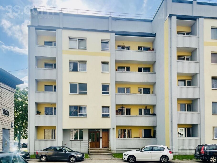 Georga Apiņa iela 24, Valmiera un raj., Valmiera — dzivoklis