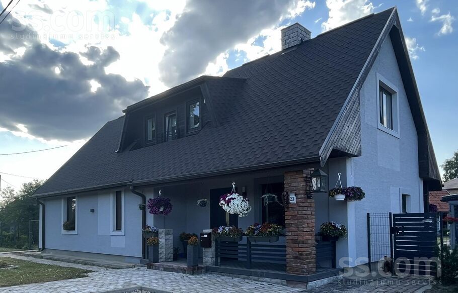 Roberta Rubeņa iela 23, Ogre un raj., Lielvārde — maja