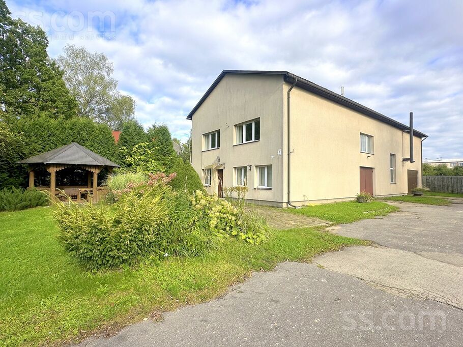 Dravnieku iela 1, Ogre un raj., Lielvārde — maja