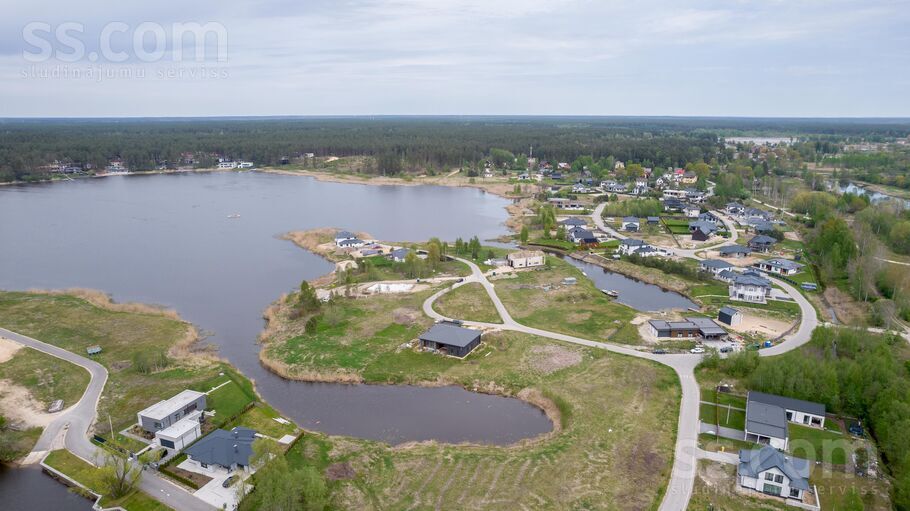 Berģu, Rīga — zeme