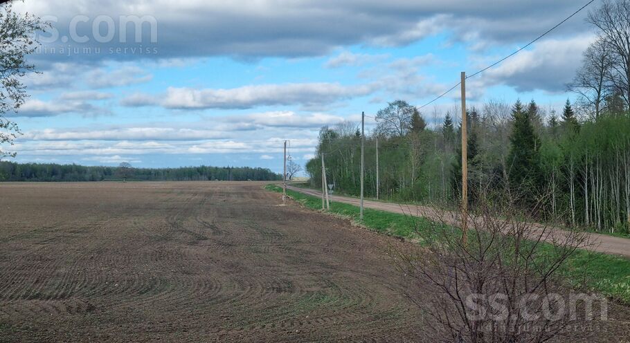 Medņi, Līkupēni, Saldus un raj., Rubas pag. — zeme