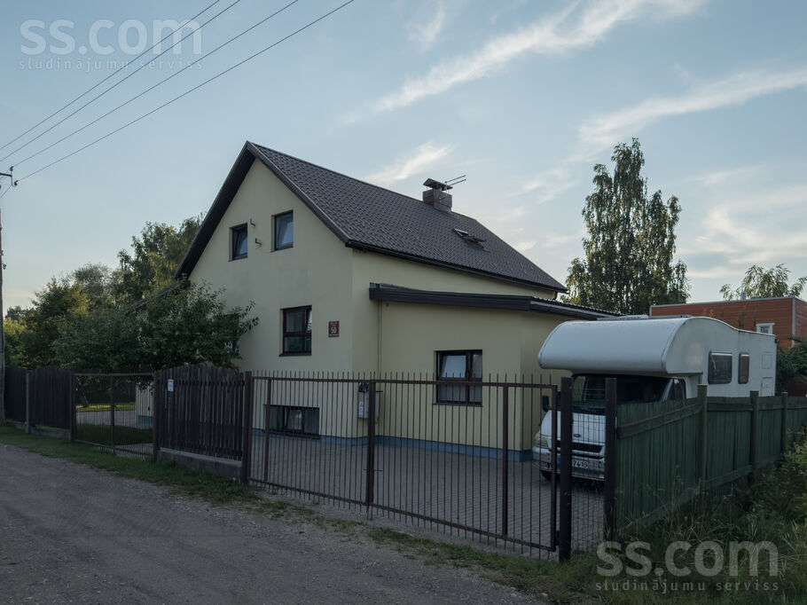 Doles dārzs 50, Dole, Rīgas rajons, Salaspils l. t. — maja
