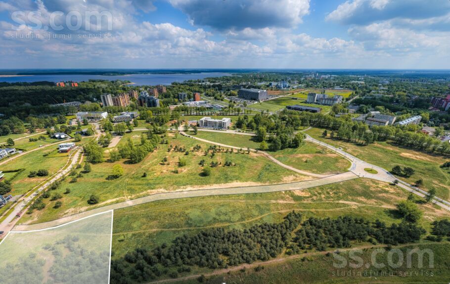 Jaunā Mežaparka 52, Rīga — zeme