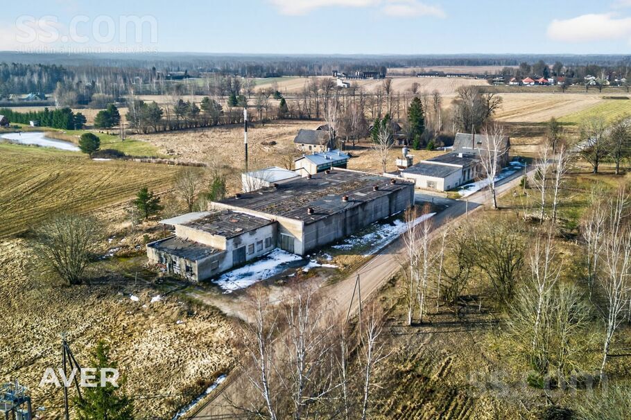 Dzeņi 1, Valmiera un raj., Bērzaines pag. — telpa