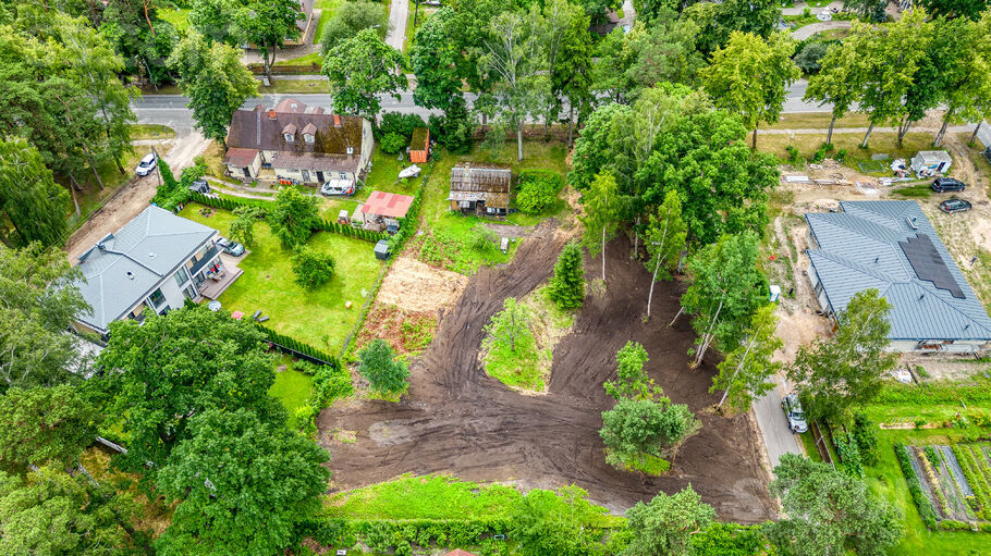 Mellužu prospekts 87, Jūrmala — zeme