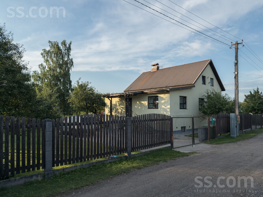 Doles dārzs 50, Dole, Rīgas rajons, Salaspils l. t. — maja