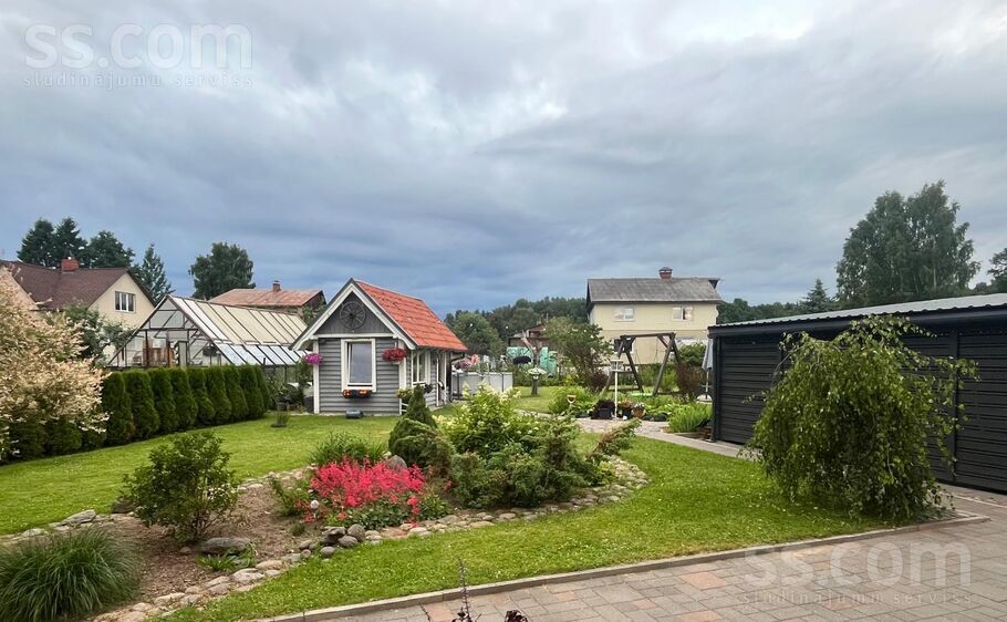 Roberta Rubeņa iela 23, Ogre un raj., Lielvārde — maja