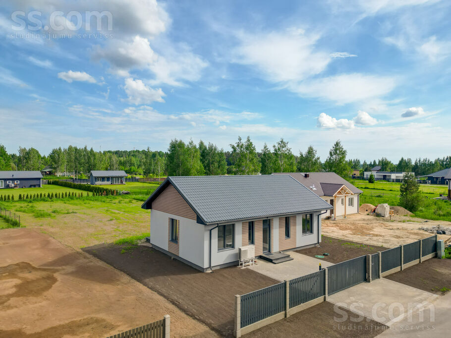 Mālu iela 9, Ielejas, Rīgas rajons, Olaines pag. — maja